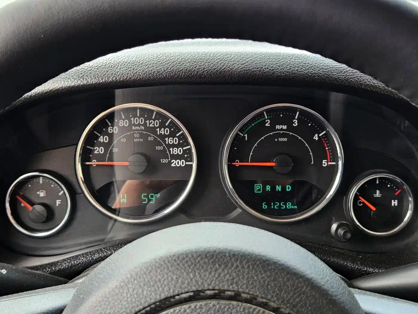 2015 Jeep Wrangler 2.8TD Sahara Four-Door Comfort Edition — миниатюра 19