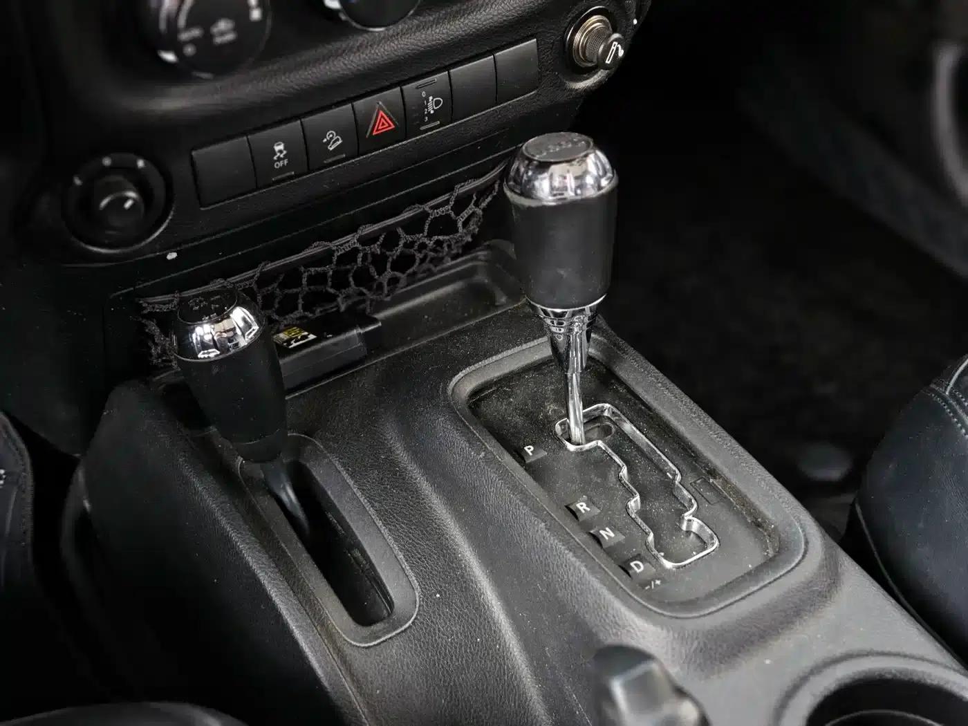 2015 Jeep Wrangler 2.8TD Sahara Four-Door Comfort Edition — миниатюра 21