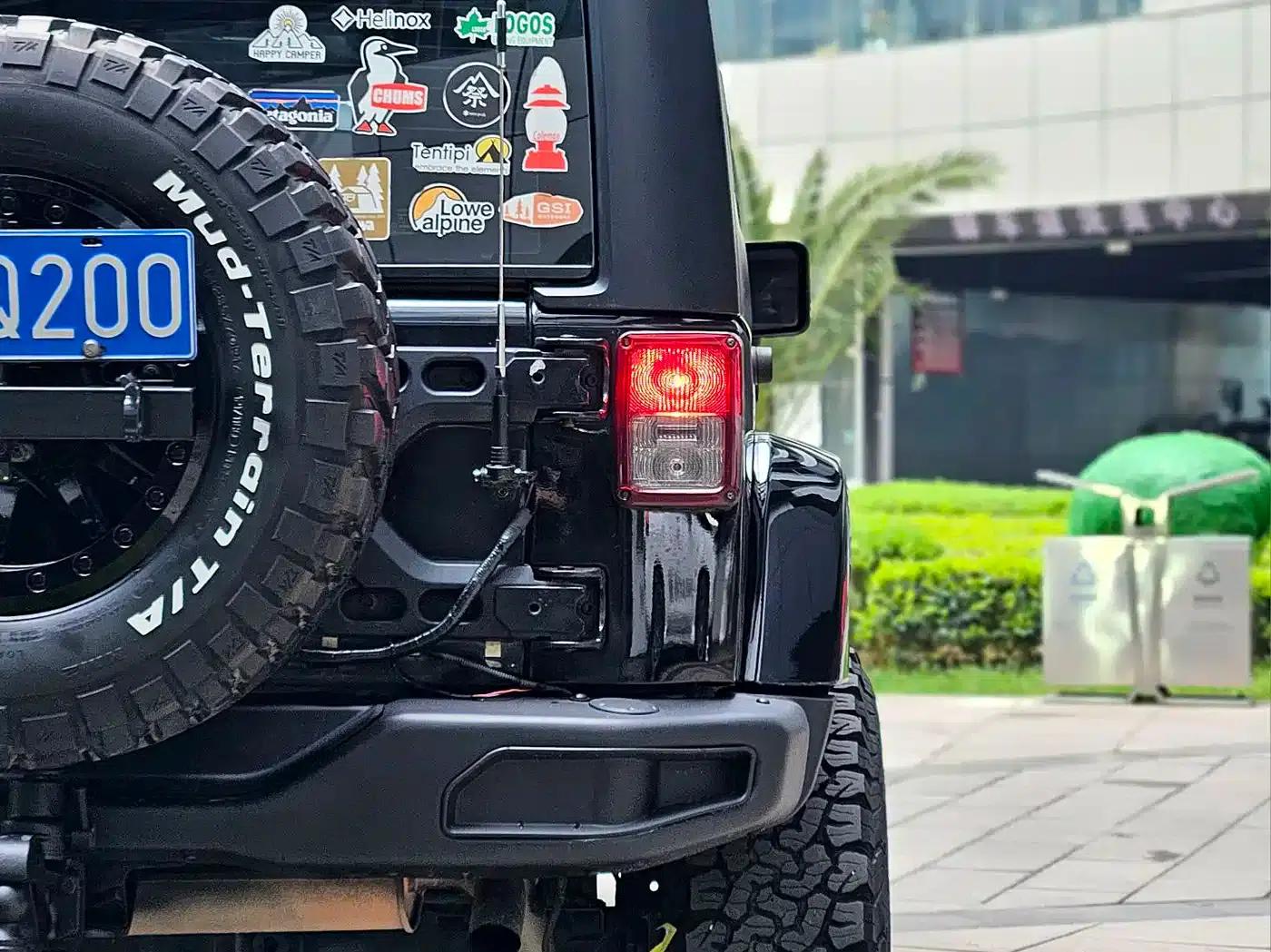 2015 Jeep Wrangler 2.8TD Sahara Four-Door Comfort Edition — миниатюра 24