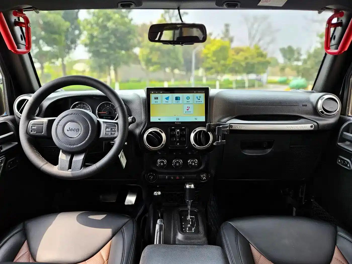 2015 Jeep Wrangler 2.8TD Sahara Four-Door Comfort Edition — миниатюра 4