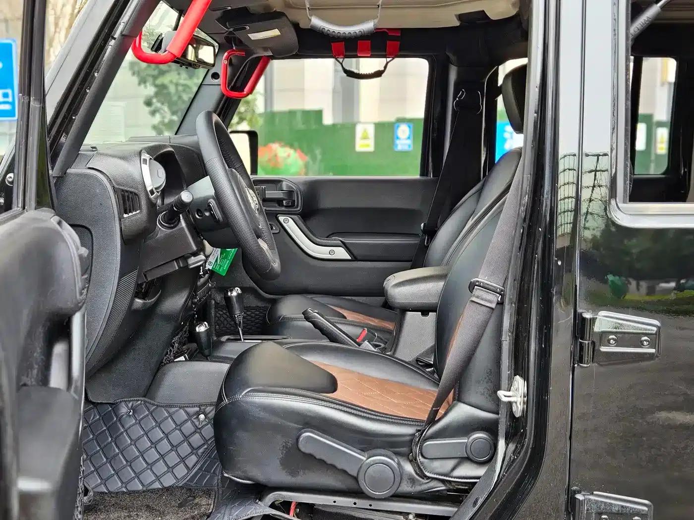 2015 Jeep Wrangler 2.8TD Sahara Four-Door Comfort Edition — миниатюра 6