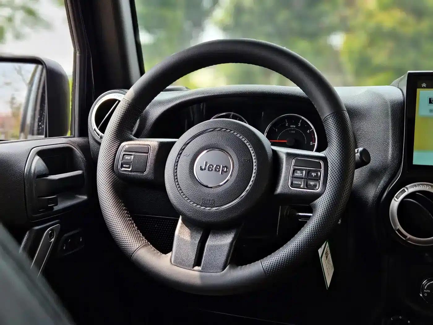 2015 Jeep Wrangler 2.8TD Sahara Four-Door Comfort Edition — миниатюра 10