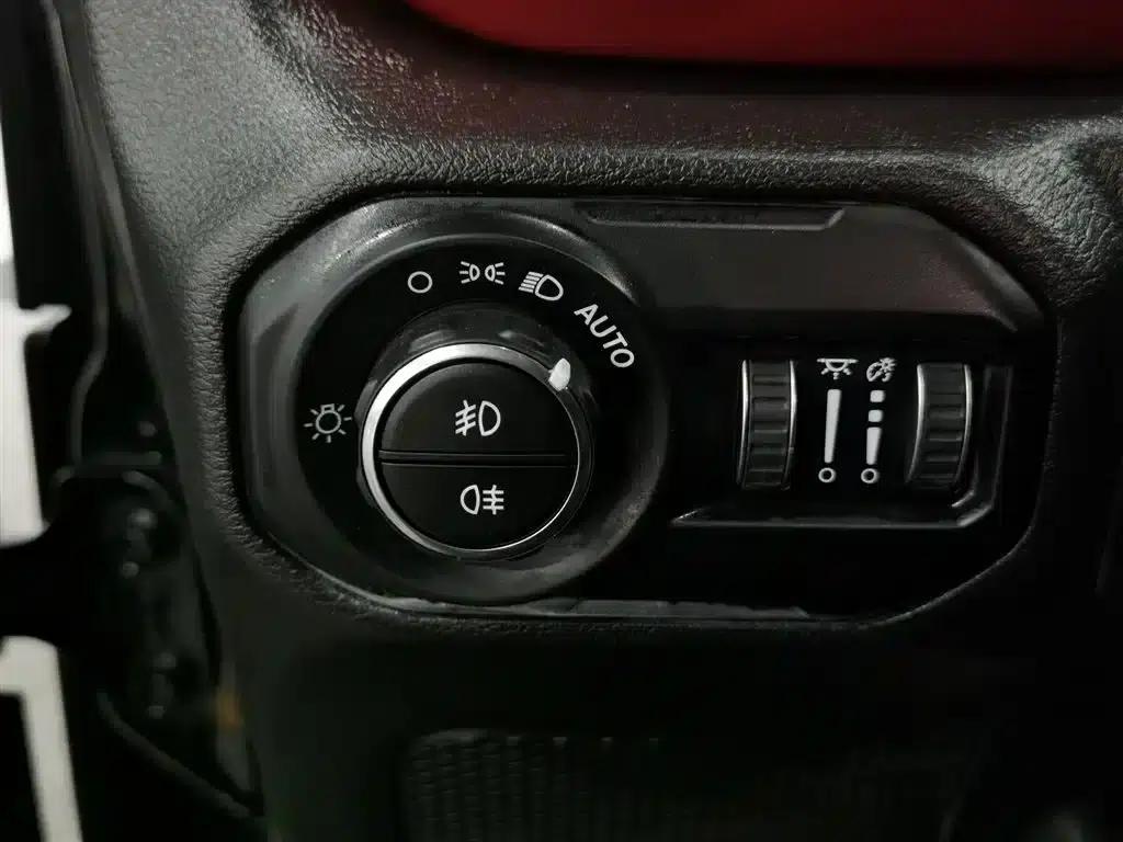 2021 Jeep Wrangler 2.0T Rubicon 4-Door — миниатюра 21
