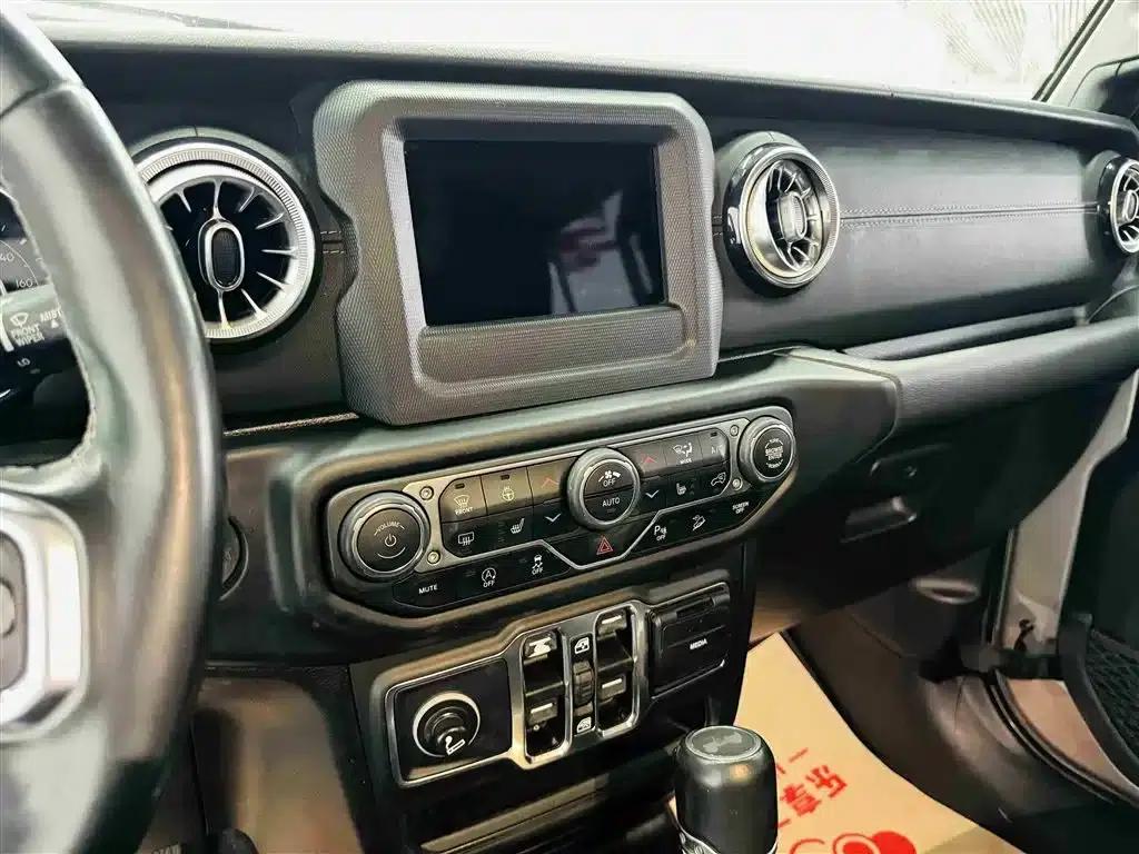 2019 Jeep Wrangler 2.0T Sahara 4-Door Version (China V Emission Standard) — миниатюра 16