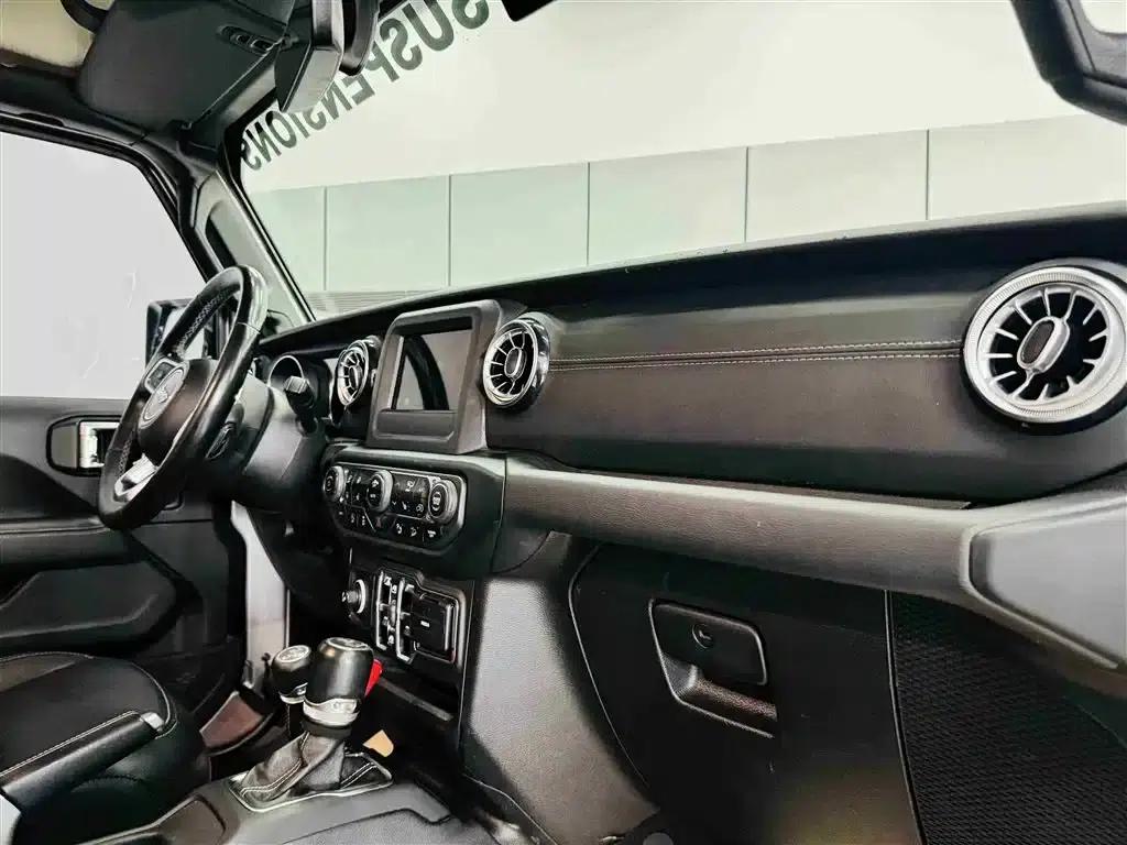 2019 Jeep Wrangler 2.0T Sahara 4-Door Version (China V Emission Standard) — миниатюра 31