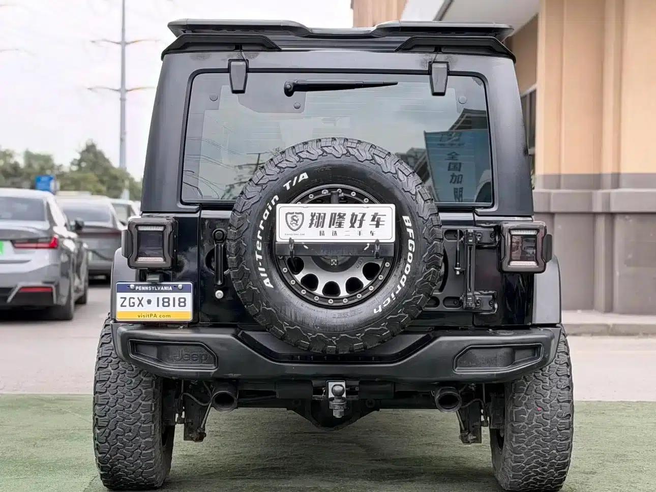2013 Jeep Wrangler 3.6L Sahara 4-Door — миниатюра 11