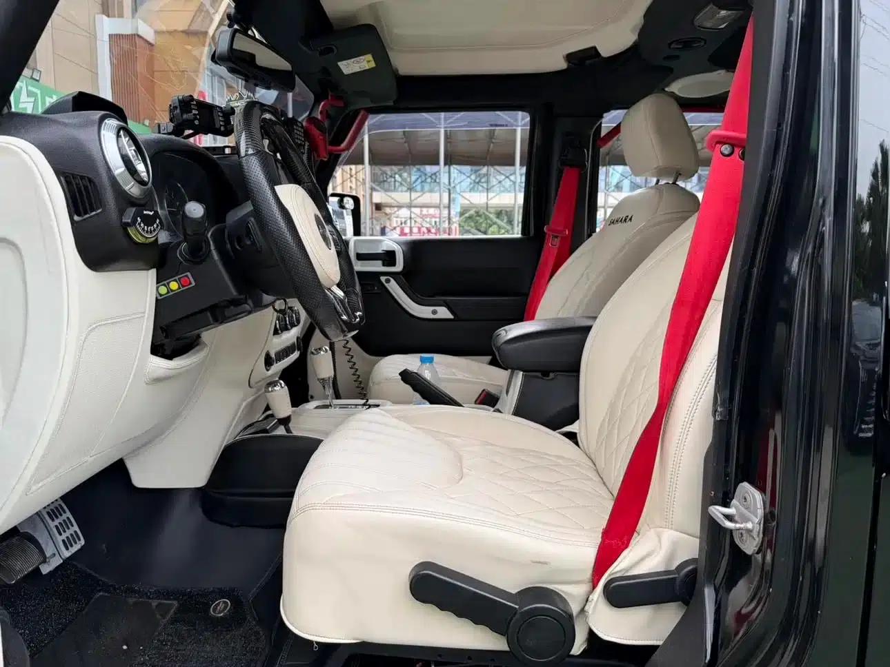 2013 Jeep Wrangler 3.6L Sahara 4-Door — миниатюра 5