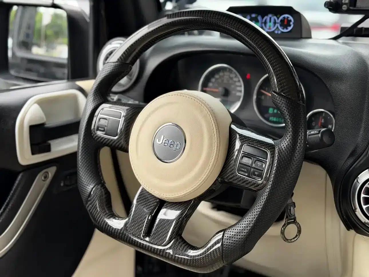 2013 Jeep Wrangler 3.6L Sahara 4-Door — миниатюра 8