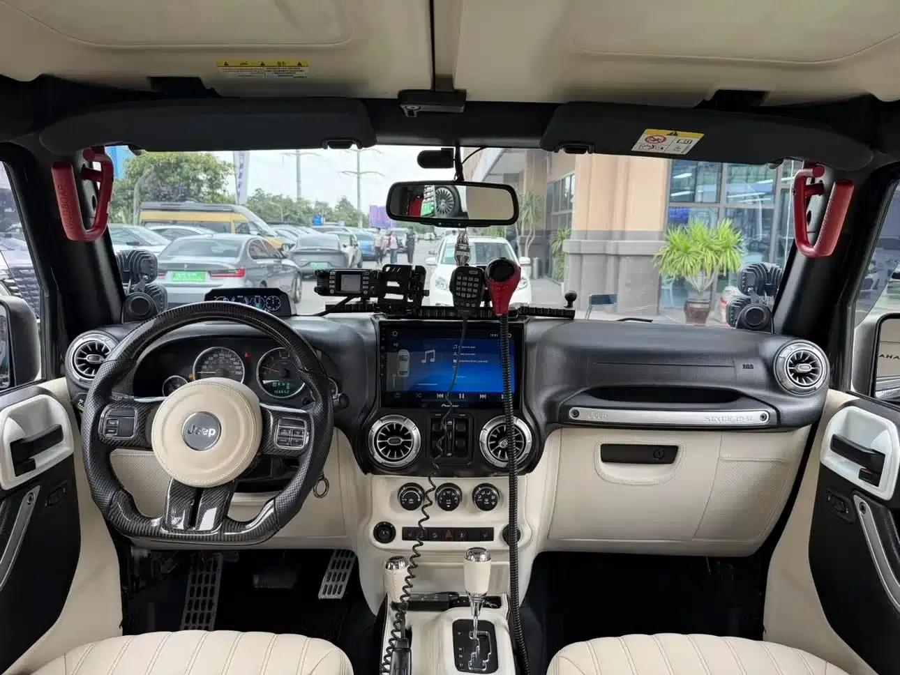 2013 Jeep Wrangler 3.6L Sahara 4-Door — миниатюра 10