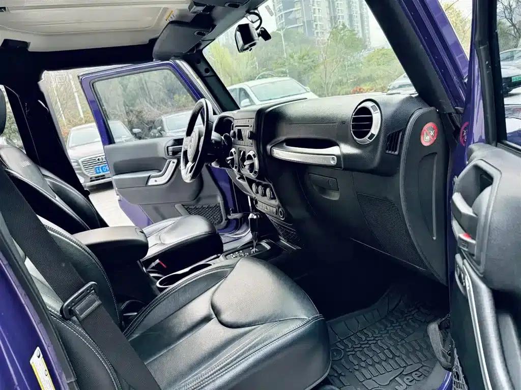 2017 Jeep Wrangler 3.0L Sahara Four-Door Comfort Edition — миниатюра 11