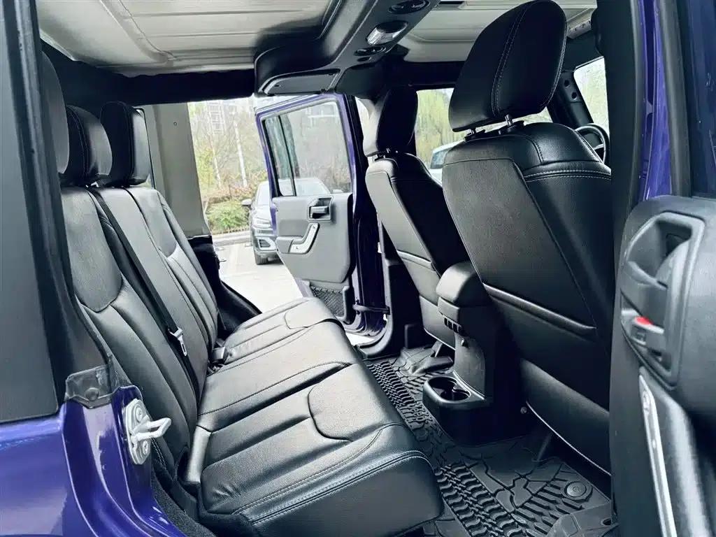 2017 Jeep Wrangler 3.0L Sahara Four-Door Comfort Edition — миниатюра 14