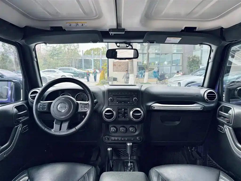 2017 Jeep Wrangler 3.0L Sahara Four-Door Comfort Edition — миниатюра 15