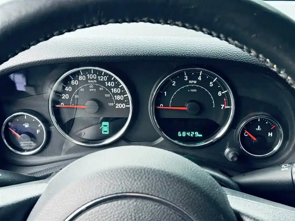 2017 Jeep Wrangler 3.0L Sahara Four-Door Comfort Edition — миниатюра 19