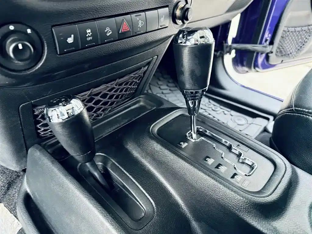 2017 Jeep Wrangler 3.0L Sahara Four-Door Comfort Edition — миниатюра 20