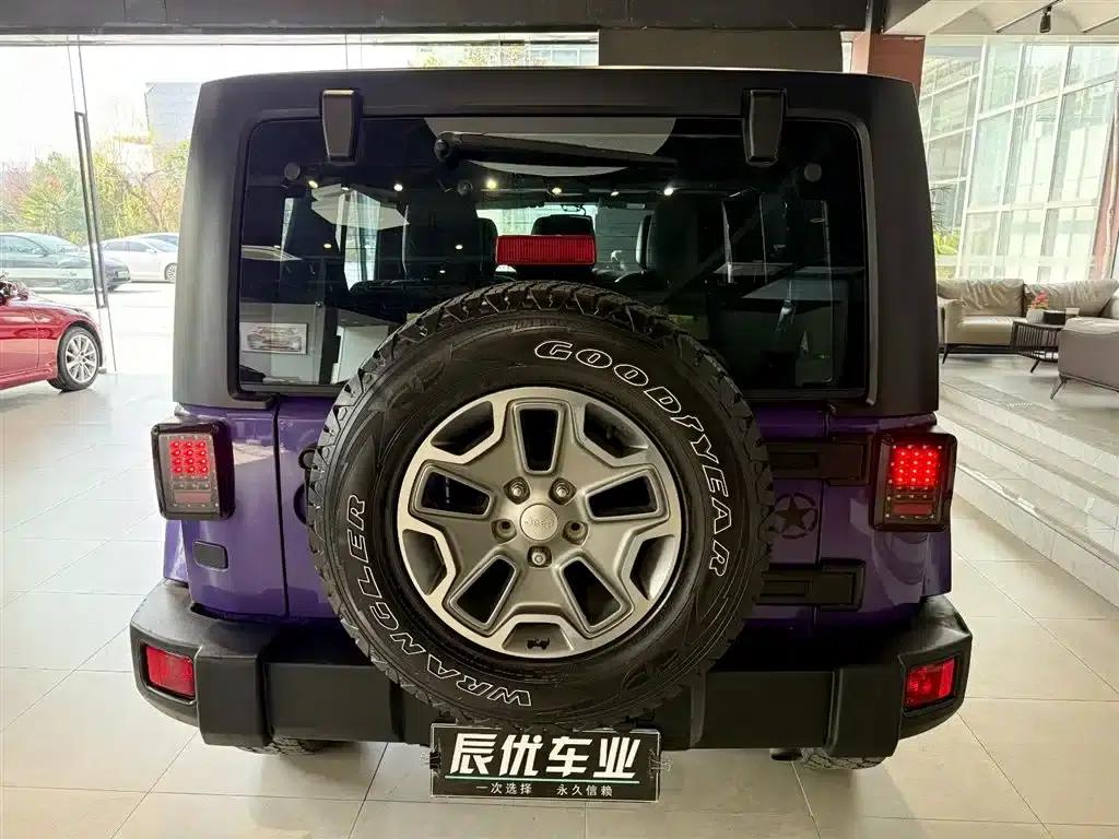 2017 Jeep Wrangler 3.0L Sahara Four-Door Comfort Edition — миниатюра 4