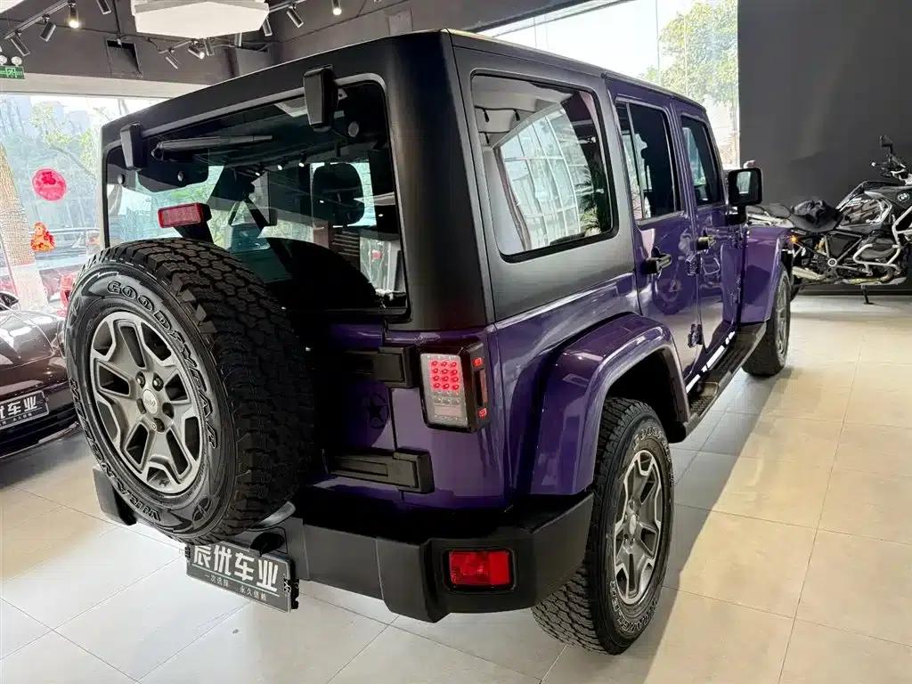 2017 Jeep Wrangler 3.0L Sahara Four-Door Comfort Edition — миниатюра 7