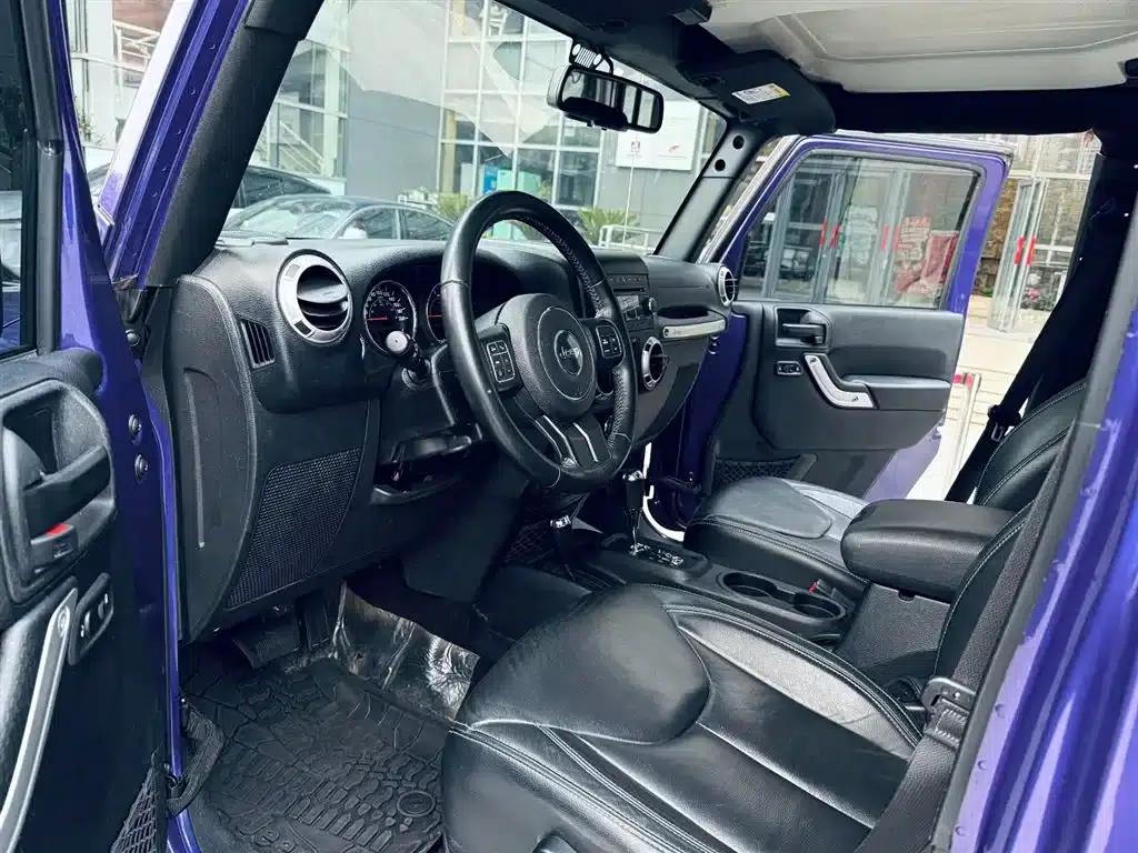 2017 Jeep Wrangler 3.0L Sahara Four-Door Comfort Edition — миниатюра 9