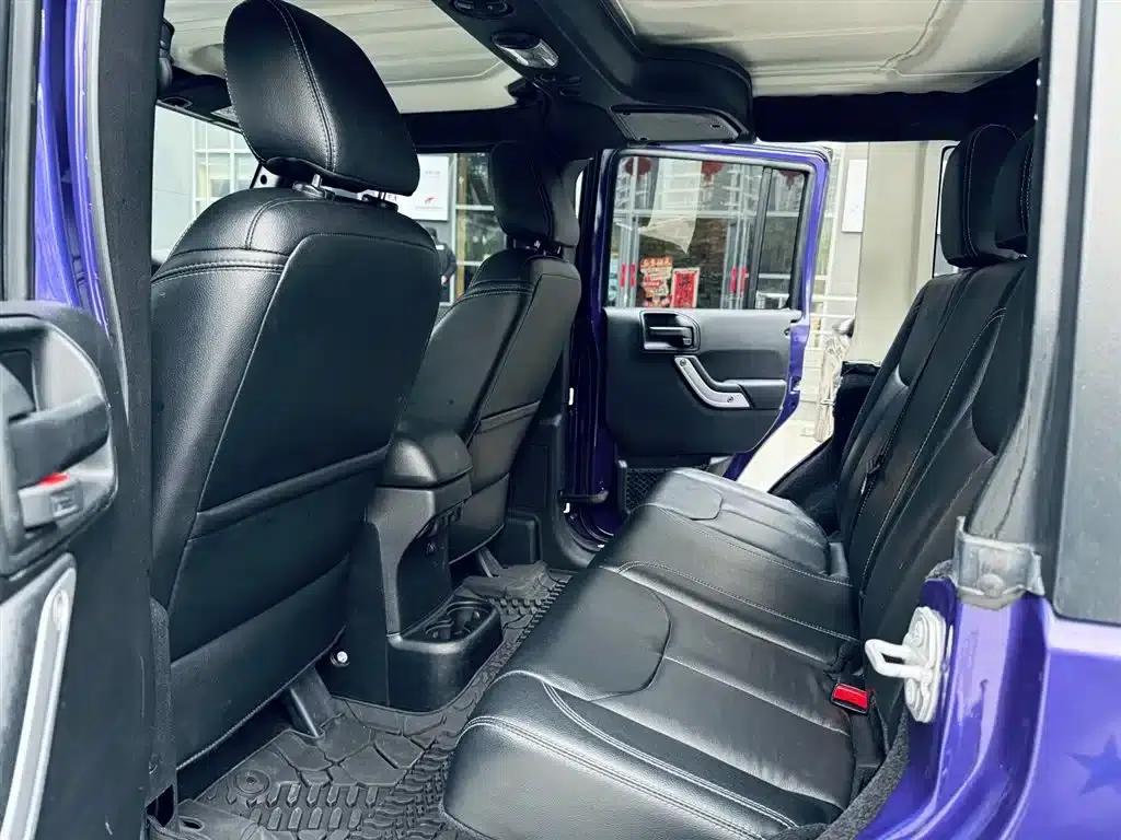 2017 Jeep Wrangler 3.0L Sahara Four-Door Comfort Edition — миниатюра 10