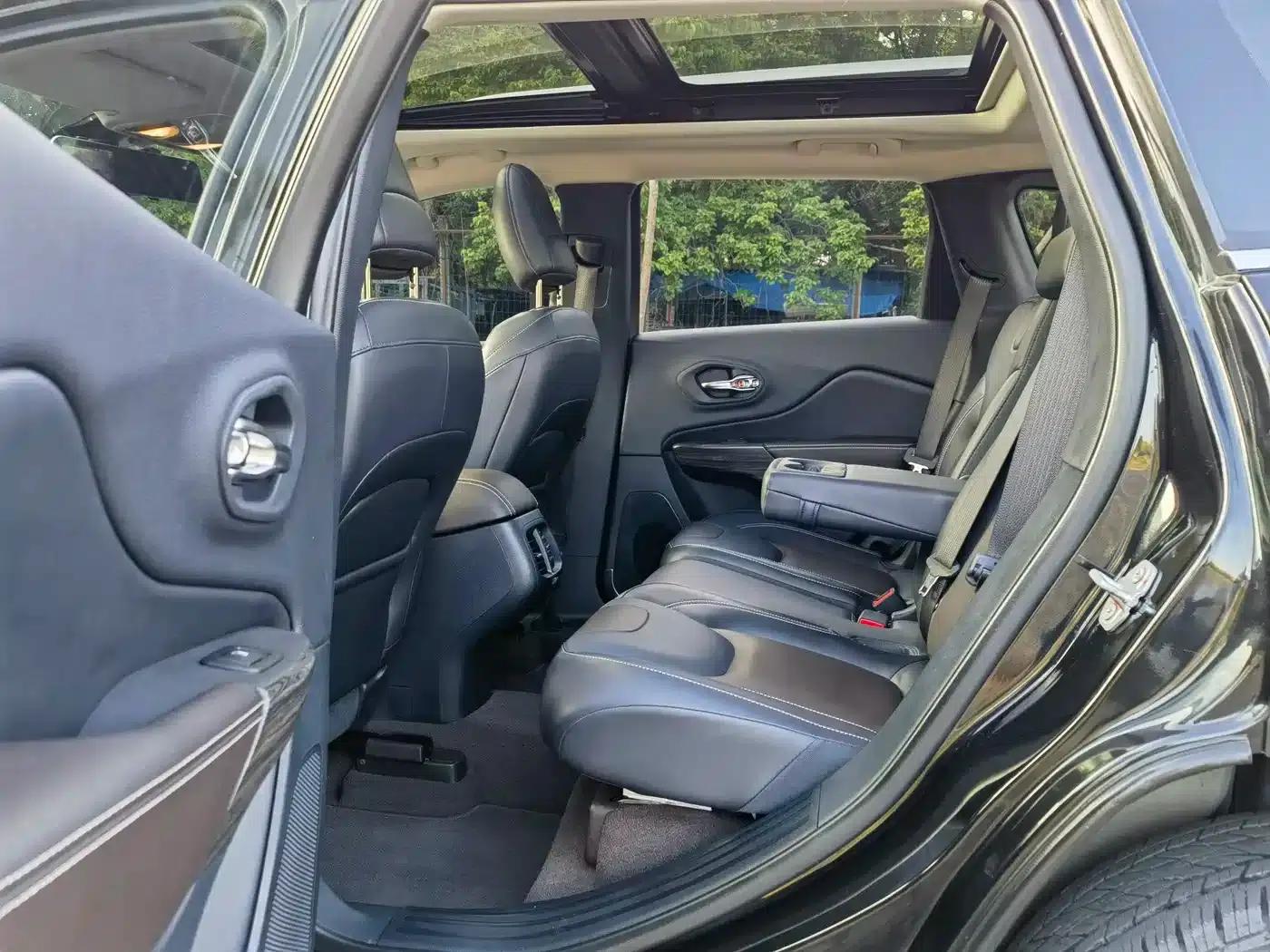 Jeep Cherokee 2016 2.4L Professional Smart Edition — миниатюра 14