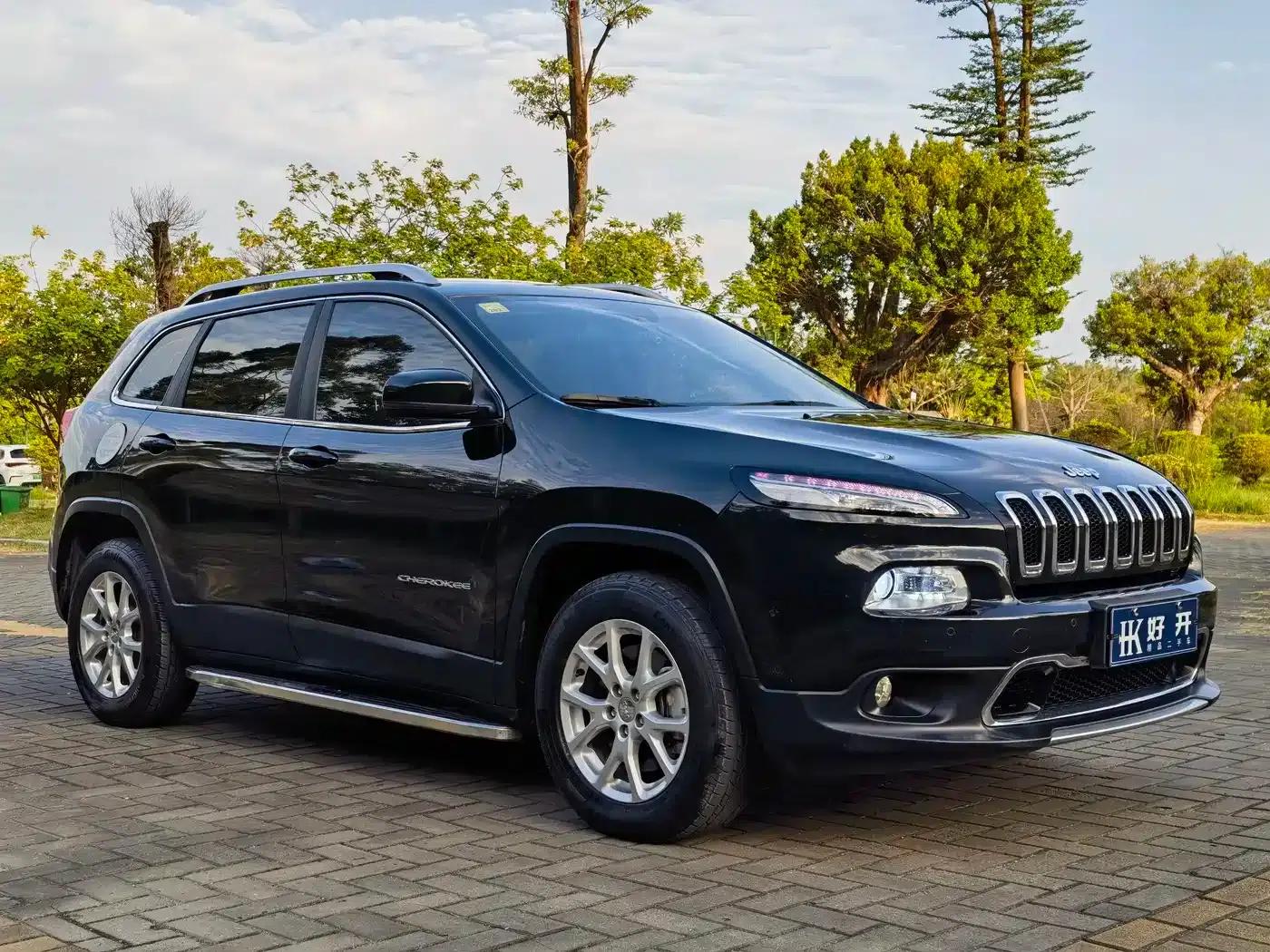 Jeep Cherokee 2016 2.4L Professional Smart Edition — миниатюра 3