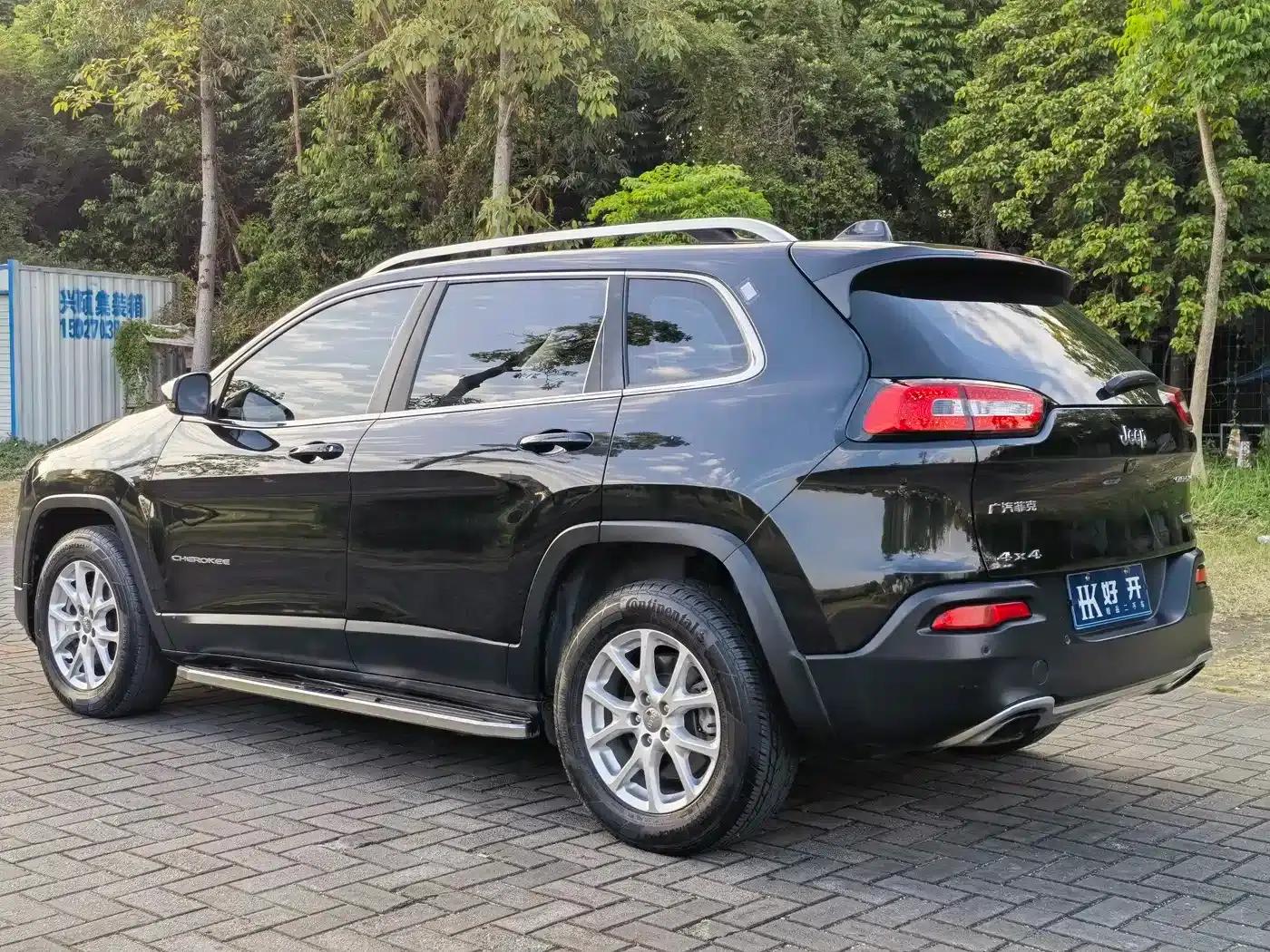 Jeep Cherokee 2016 2.4L Professional Smart Edition — миниатюра 5