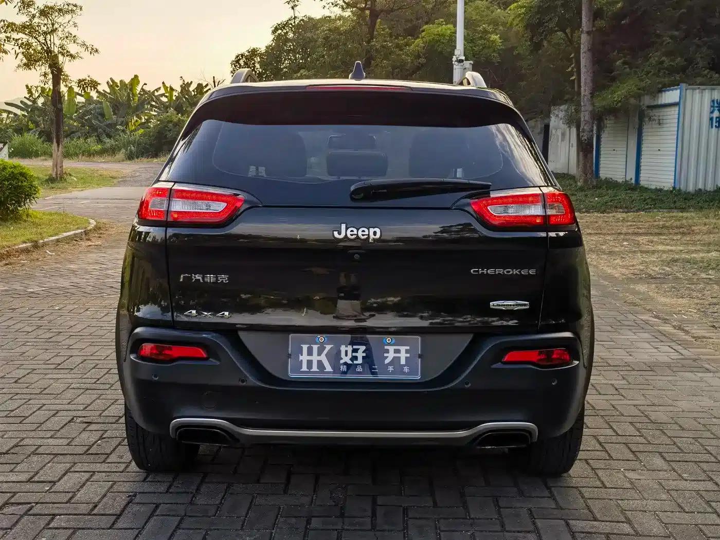Jeep Cherokee 2016 2.4L Professional Smart Edition — миниатюра 6