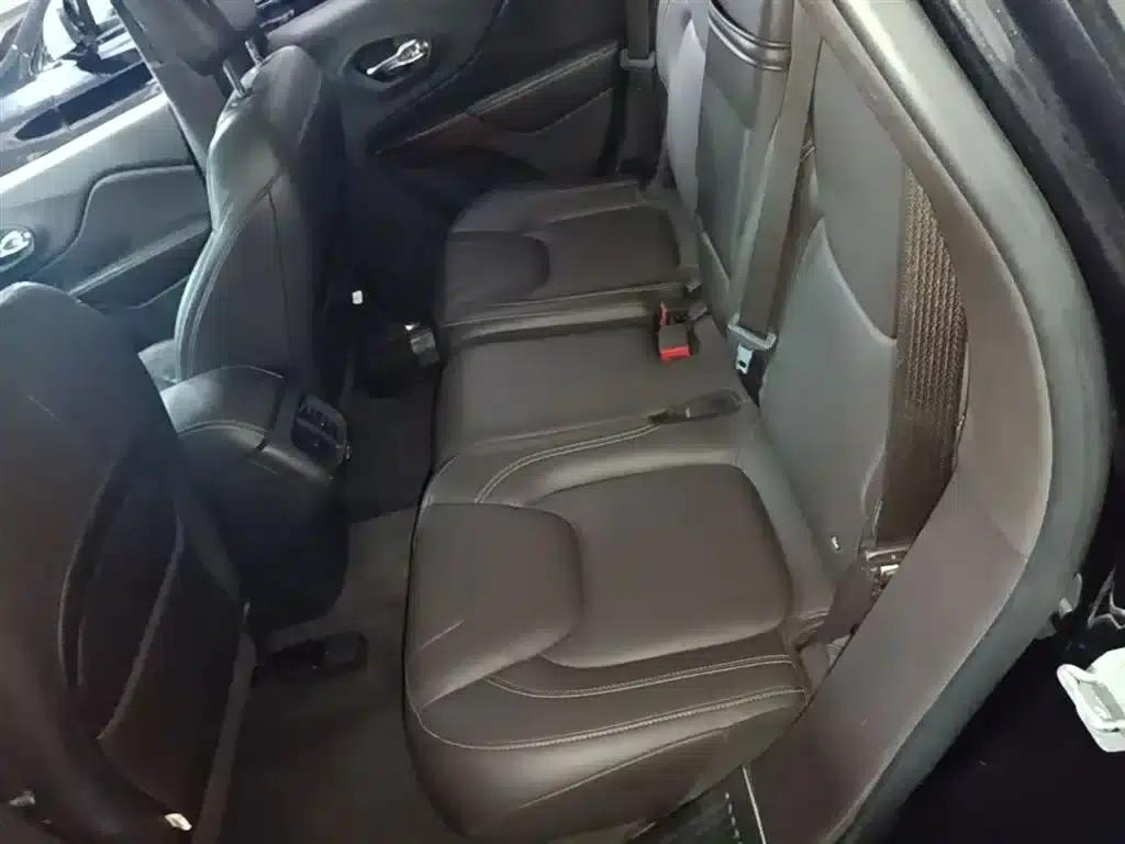 Jeep Cherokee 2016 2.0L Premium Edition — миниатюра 17