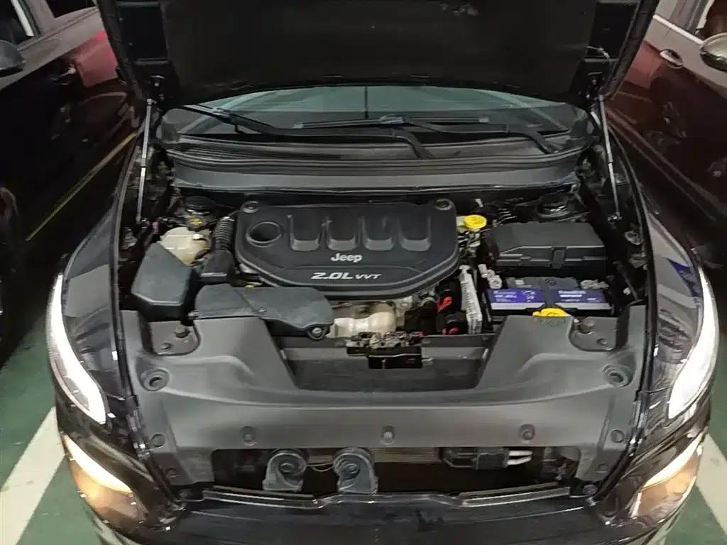 Jeep Cherokee 2016 2.0L Premium Edition — миниатюра 20