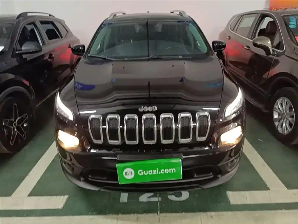 Jeep Cherokee 2016 2.0L Premium Edition — миниатюра 3