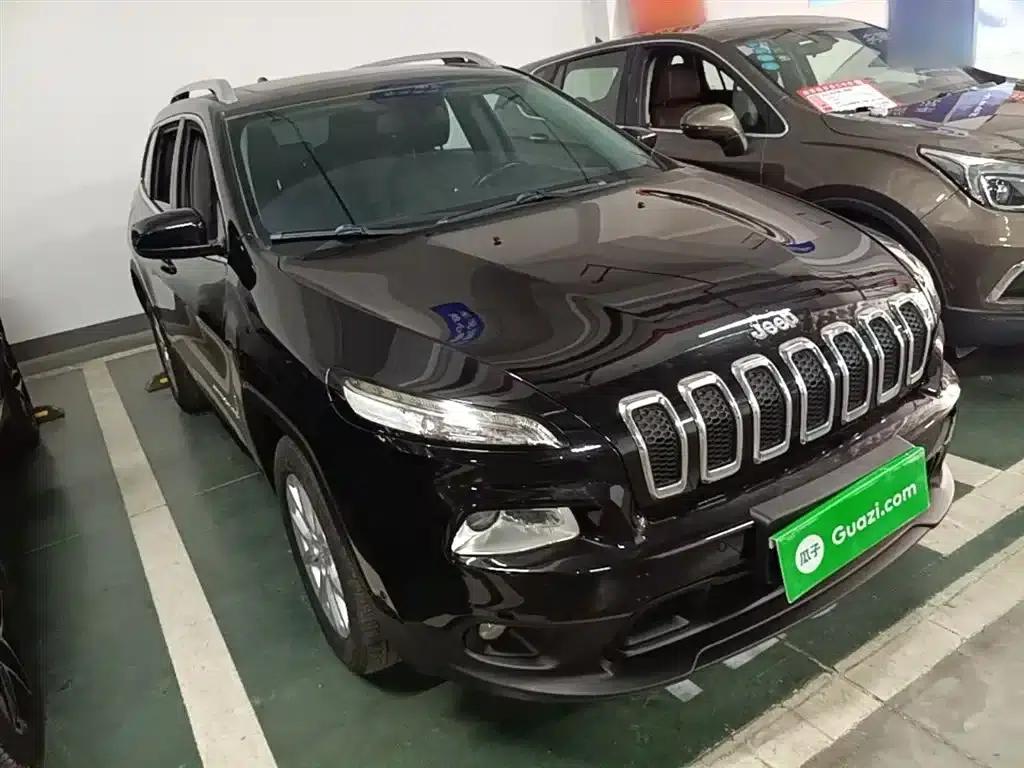 Jeep Cherokee 2016 2.0L Premium Edition — миниатюра 4