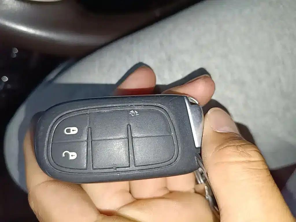Jeep Cherokee 2016 2.0L Premium Edition — миниатюра 9
