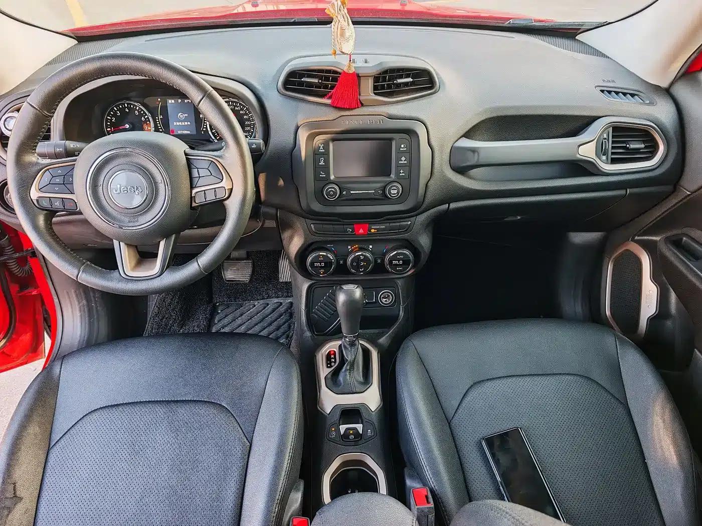 Jeep Renegade 2017 180T Automatic Performance Edition — миниатюра 11