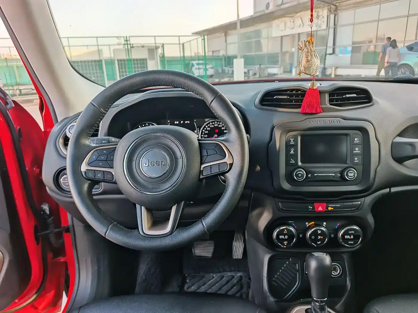 Jeep Renegade 2017 180T Automatic Performance Edition — миниатюра 12