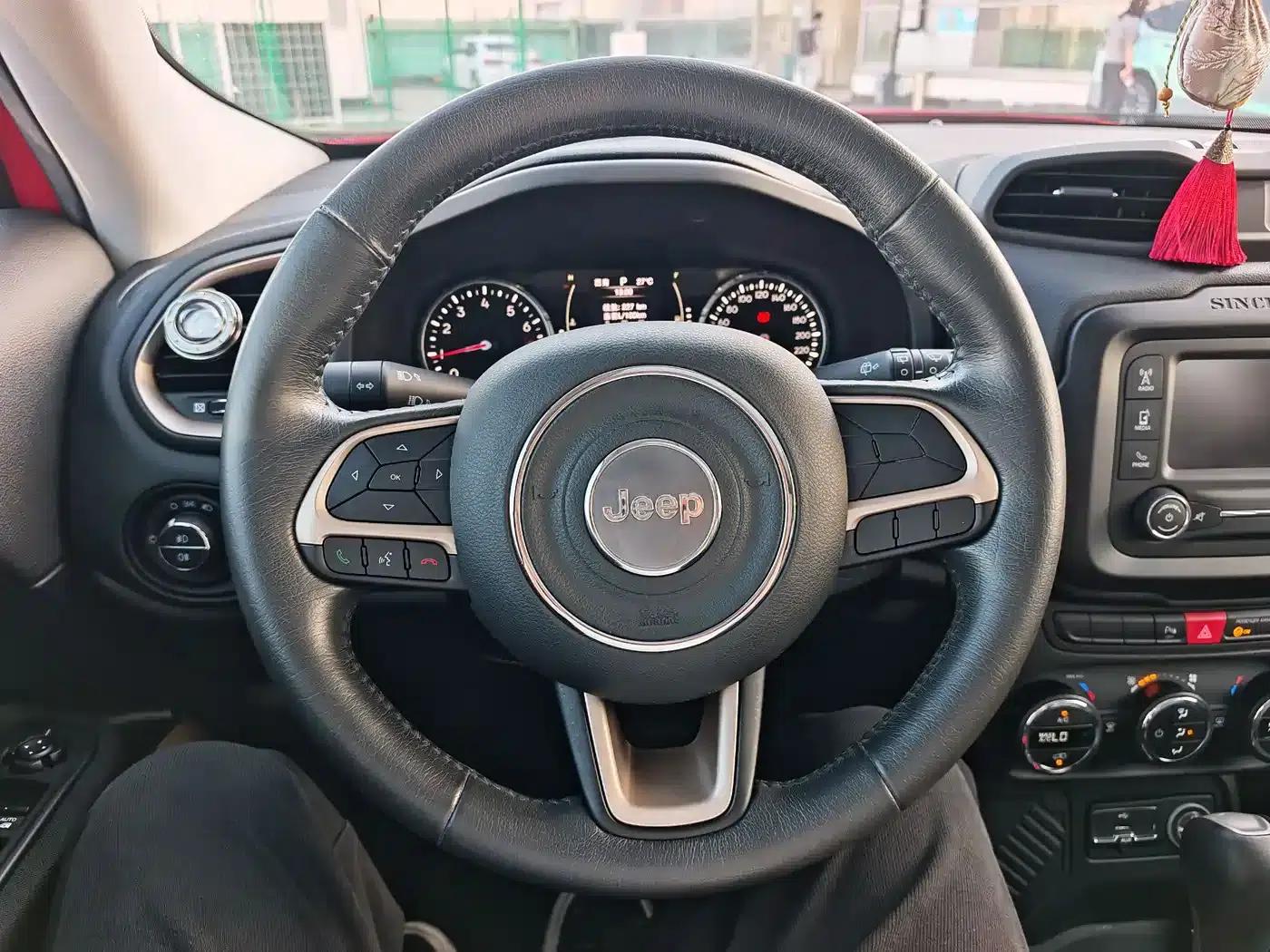 Jeep Renegade 2017 180T Automatic Performance Edition — миниатюра 14