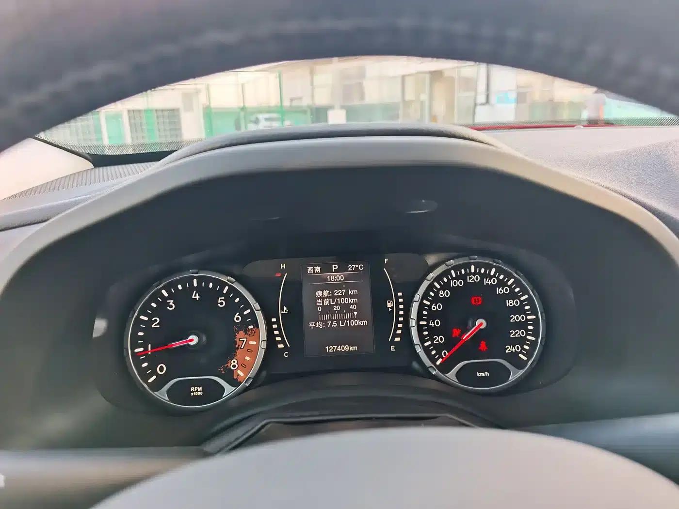 Jeep Renegade 2017 180T Automatic Performance Edition — миниатюра 16