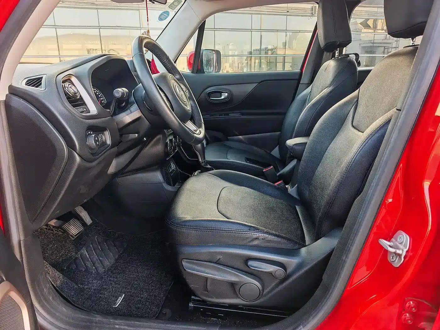 Jeep Renegade 2017 180T Automatic Performance Edition — миниатюра 9