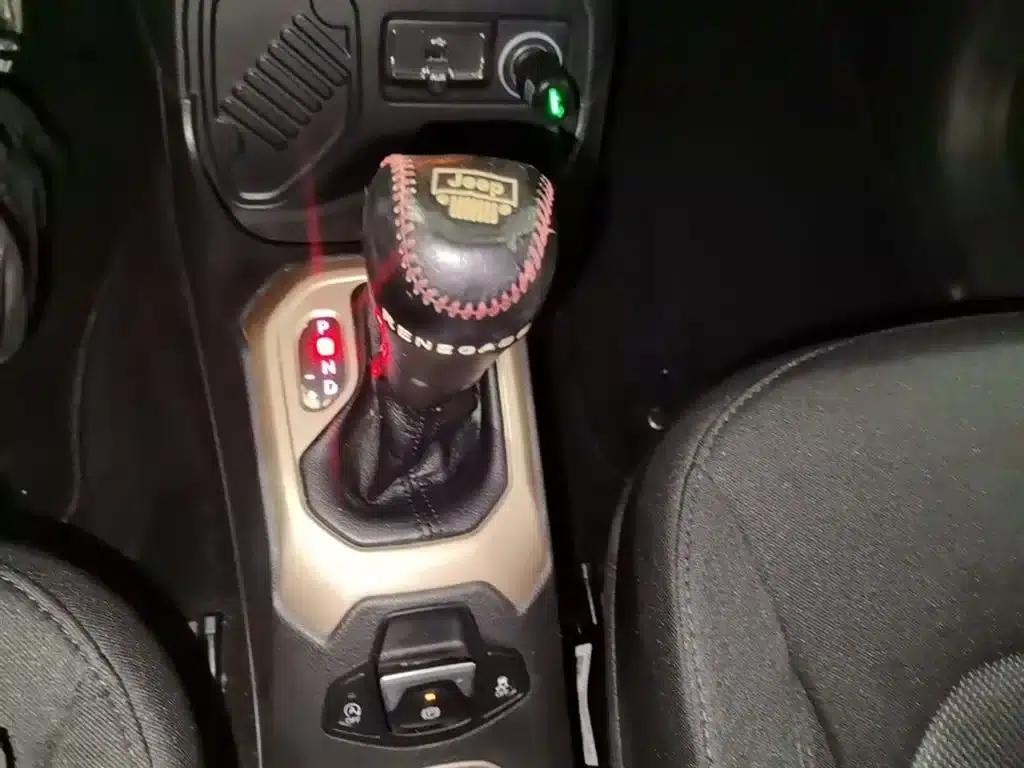 Jeep Renegade 2018 Connected Large Screen Edition 180T Automatic High-Performance Edition — миниатюра 14