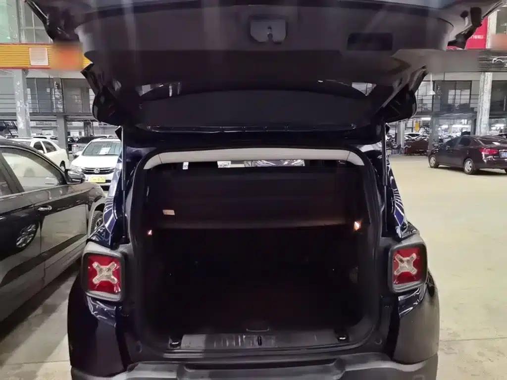 Jeep Renegade 2018 Connected Large Screen Edition 180T Automatic High-Performance Edition — миниатюра 19