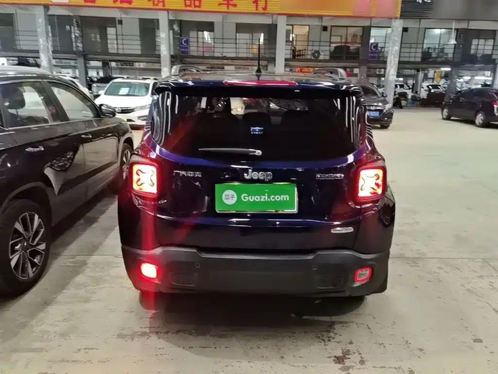 Jeep Renegade 2018 Connected Large Screen Edition 180T Automatic High-Performance Edition — миниатюра 6