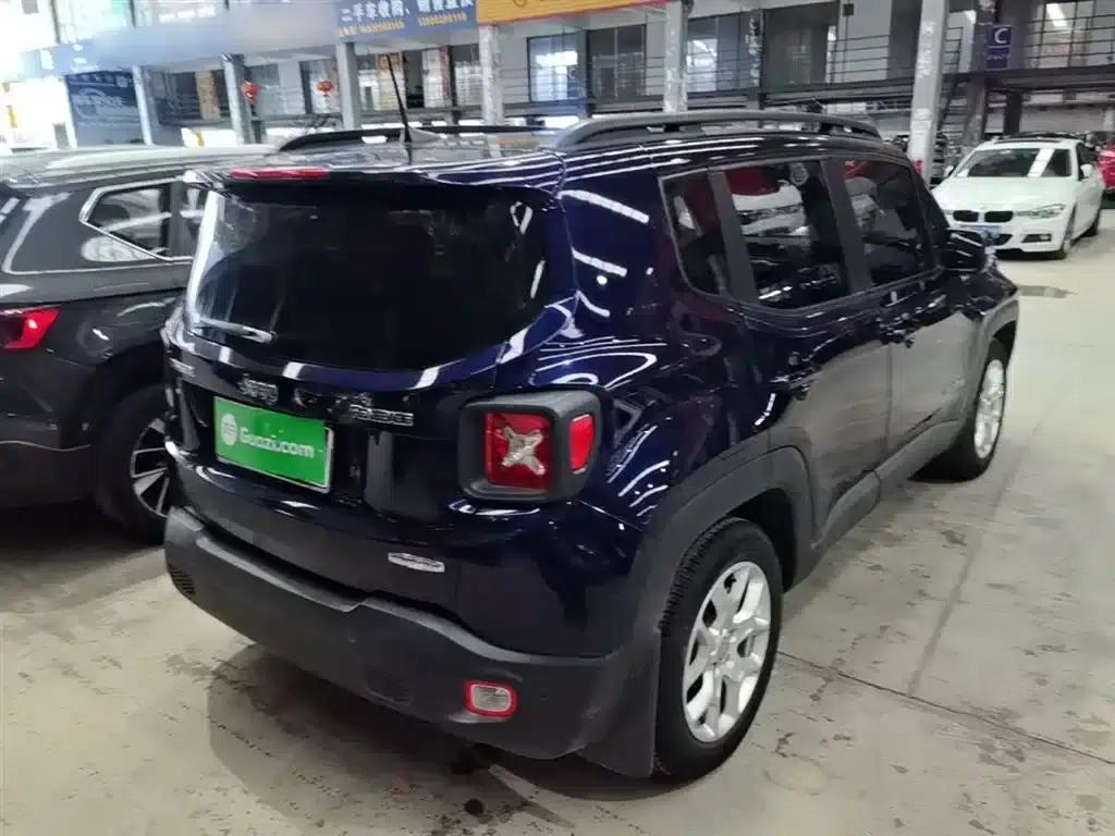 Jeep Renegade 2018 Connected Large Screen Edition 180T Automatic High-Performance Edition — миниатюра 7