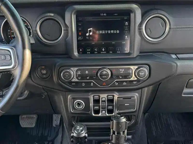 Gladiator 2022 3.6L First Edition — миниатюра 11