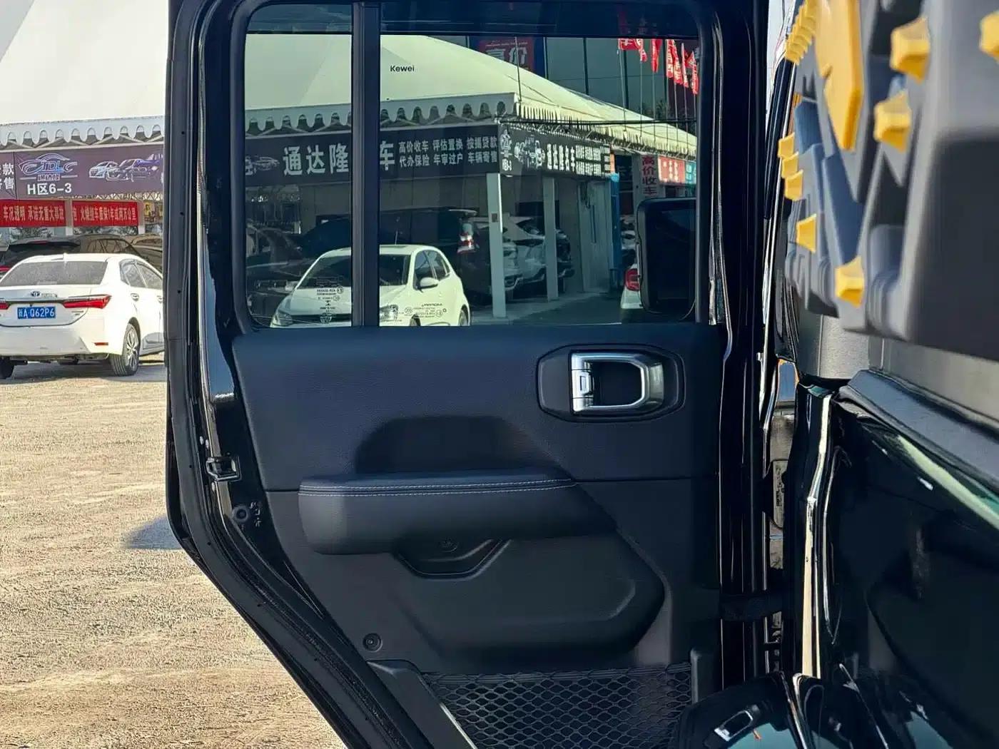 Gladiator 2022 3.6L First Edition — миниатюра 14
