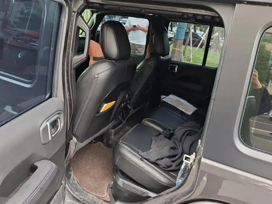 Jeep Wrangler New Energy 2021 Model 4-Door 2.0T 4xe Sahara — миниатюра 11