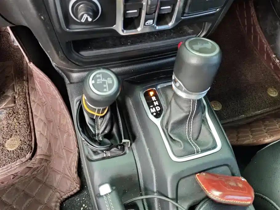 Jeep Wrangler New Energy 2021 Model 4-Door 2.0T 4xe Sahara — миниатюра 16