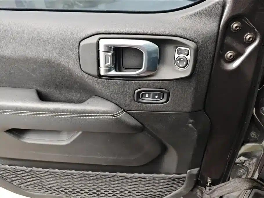 Jeep Wrangler New Energy 2021 Model 4-Door 2.0T 4xe Sahara — миниатюра 7