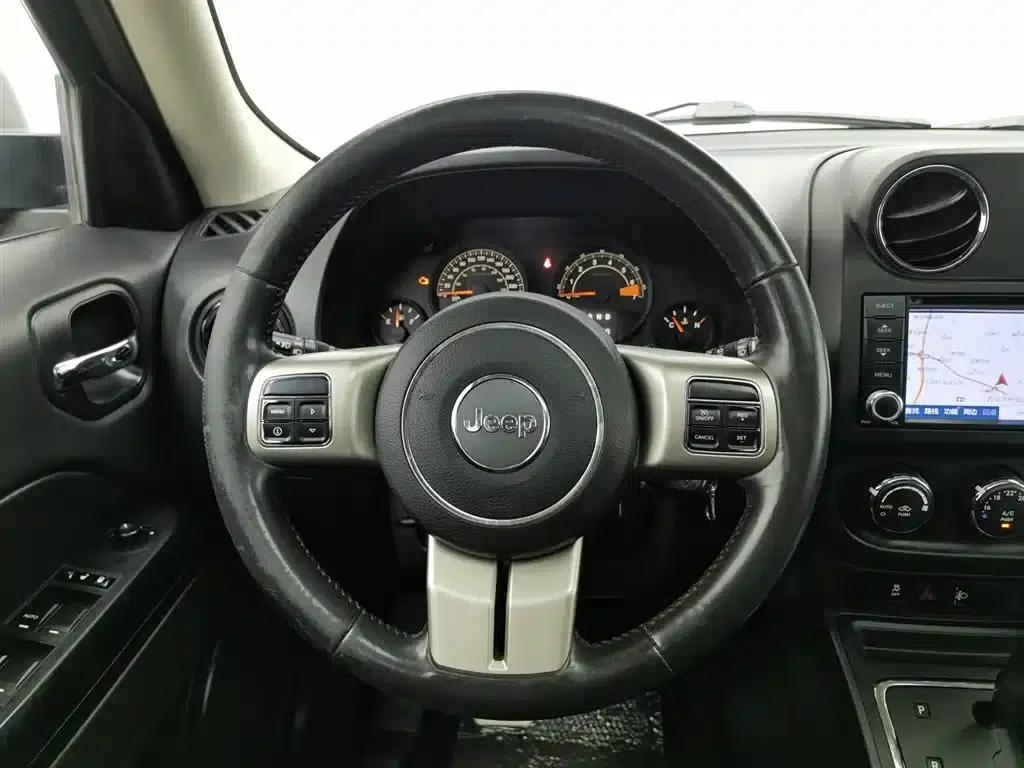 2014 Jeep Compass 2.4L Sport Edition — миниатюра 11