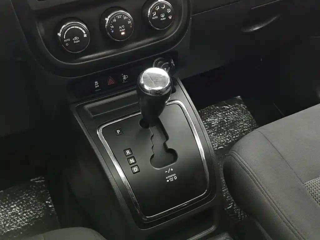 2014 Jeep Compass 2.4L Sport Edition — миниатюра 13