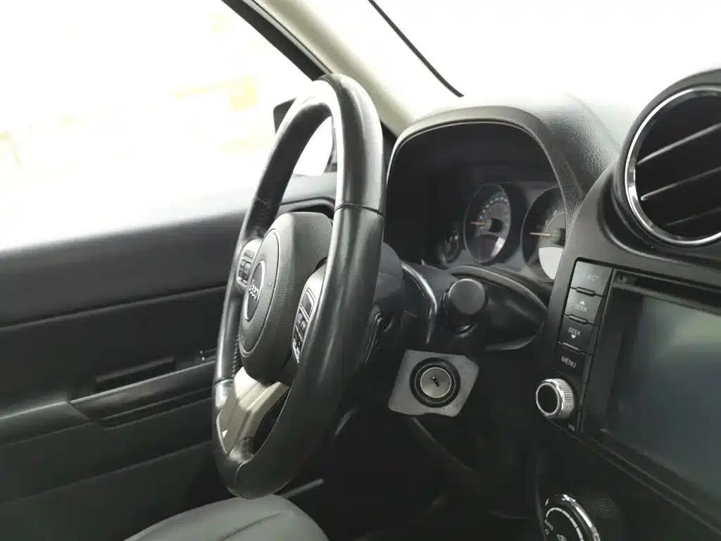 2014 Jeep Compass 2.4L Sport Edition — миниатюра 22