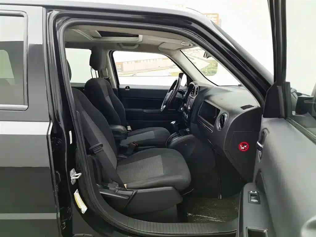 2014 Jeep Compass 2.4L Sport Edition — миниатюра 23