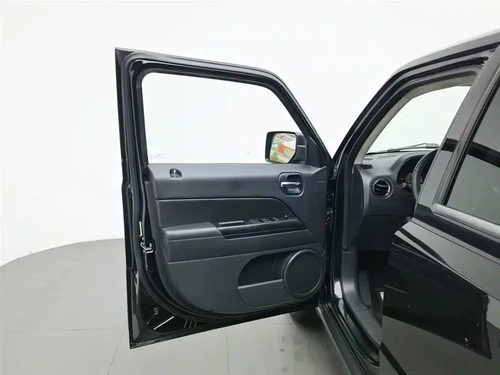2014 Jeep Compass 2.4L Sport Edition — миниатюра 8